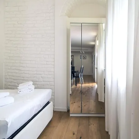 Easylife - Elegante Dimora A Due Minuti Dal Duomo Lejlighed